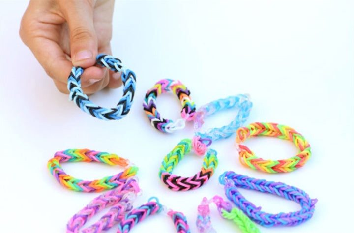 Pyssellåda med 500 gummiband, blandade färger