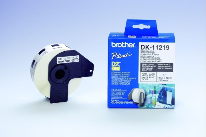 Brother DK-11219 Round Labels Vit i gruppen DATORER & KRINGUTRUSTNING / Skrivare & Tillbehör / Skrivare / Märkmaskiner & Tillbehör / Etiketter hos TP E-commerce Nordic AB (A15968)