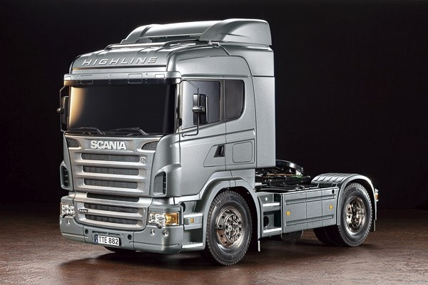 TAMIYA 1:14 R/C Scania R470 (Silver Edition) i gruppen LEKSAKER, BARN- & BABYPRODUKTER / Radiostyrt / Radiostyrda bilar hos TP E-commerce Nordic AB (C31588)