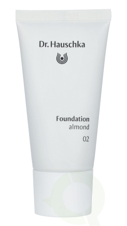 Dr. Hauschka Foundation 30 ml #02 Almond i gruppen SKÖNHET & HÄLSA / Makeup / Basmakeup / Foundation hos TP E-commerce Nordic AB (C41394)