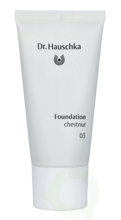 Dr. Hauschka Foundation 30 ml #03 Chestnut i gruppen SKÖNHET & HÄLSA / Makeup / Basmakeup / Foundation hos TP E-commerce Nordic AB (C41395)