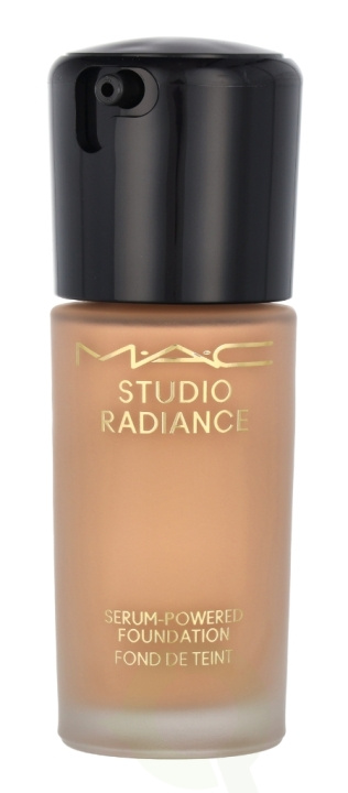 MAC Studio Radiance Serum-Powered Foundation 30 ml #NW15 i gruppen SKÖNHET & HÄLSA / Makeup / Basmakeup / Foundation hos TP E-commerce Nordic AB (C64149)