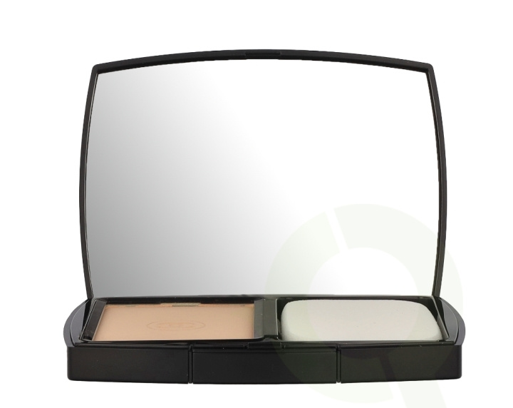 Chanel Ultra Le Teint Flawless Finish Compact Foundation 13 g B10 i gruppen SKÖNHET & HÄLSA / Makeup / Basmakeup / Foundation hos TP E-commerce Nordic AB (C82927)