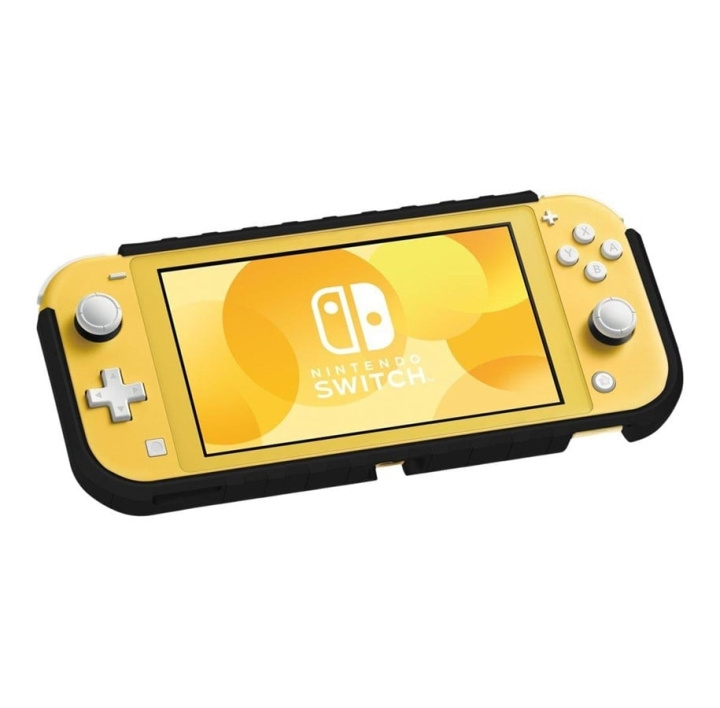 Hori Switch Lite Hybrid System Armor - Pokémon Pikachu Svart & Guld i gruppen HEMELEKTRONIK / Spelkonsoler & Tillbehör / Nintendo Switch Lite hos TP E-commerce Nordic AB (C84633)