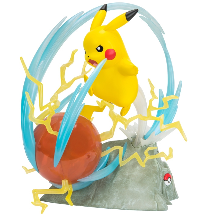 Pokémon Deluxe samlarstaty Pikachu 33 cm (Pkw2370) i gruppen LEKSAKER, BARN- & BABYPRODUKTER / Leksaker / Figurer, Miniatyrer & tillbehör hos TP E-commerce Nordic AB (C85356)