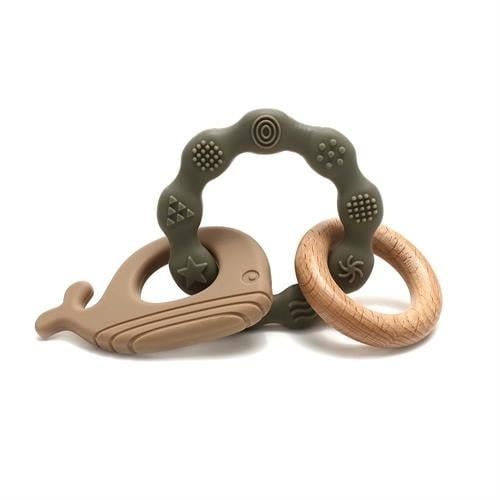 Magni Bitring armband val och träappendix - Grön (5569) i gruppen LEKSAKER, BARN- & BABYPRODUKTER / Babyleksaker / Aktivitetsleksaker hos TP E-commerce Nordic AB (C94330)