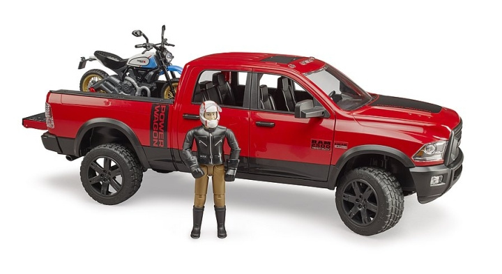 Bruder RAM 2500 Power Wagon w/Scrambler Ducati Desert Sled & Driver (02502) i gruppen LEKSAKER, BARN- & BABYPRODUKTER / Leksaker / Leksaksbilar & andra fordon hos TP E-commerce Nordic AB (C97192)