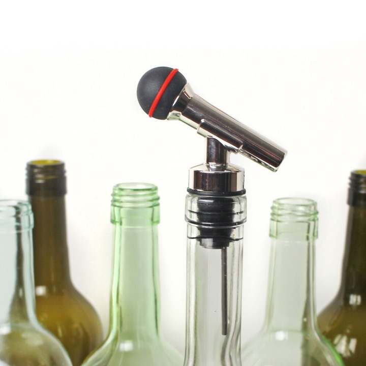 Winkee Dryckesmarkörer - Microphone Bottle Stop och Pourer i gruppen SPORT, FRITID & HOBBY / Roliga prylar / Smarta saker hos TP E-commerce Nordic AB (C98918)