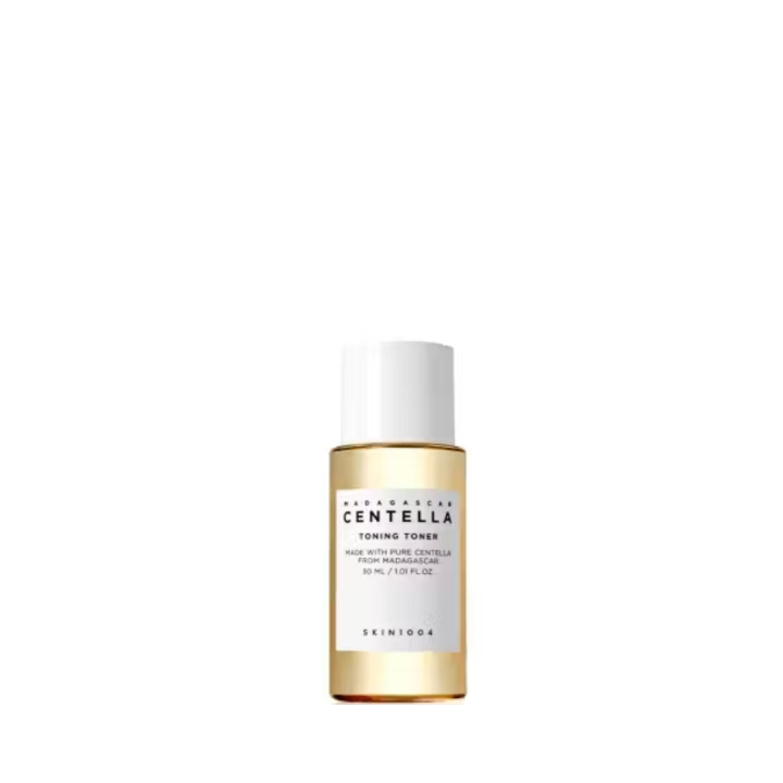 SKIN1004 Madagaskar Centella Toning Toner 30 ml i gruppen SKÖNHET & HÄLSA / Hudvård / Ansiktsvård / Ansiktsvatten & Facemist hos TP E-commerce Nordic AB (D00746)