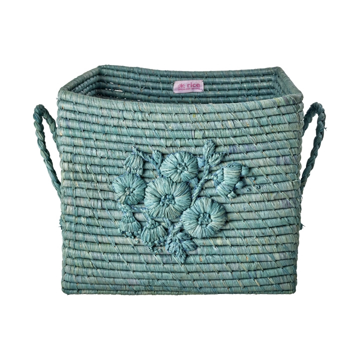 RICE Raffia kvadratisk korg med blomsterbroderi - Dove Blue i gruppen LEKSAKER, BARN- & BABYPRODUKTER / Barnrum / Förvaring hos TP E-commerce Nordic AB (D06739)