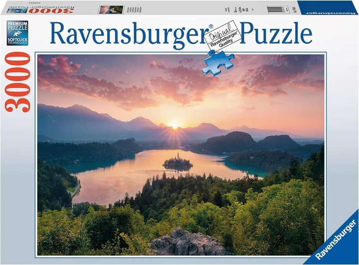 Ravensburger Bledsjön, Slovenien 3000p - (10217445) i gruppen SPORT, FRITID & HOBBY / Hobby / Pussel hos TP E-commerce Nordic AB (D07436)