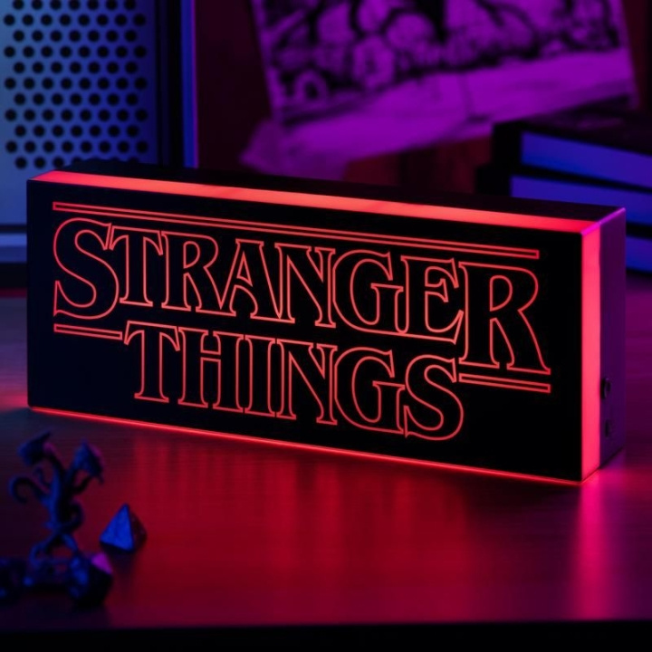 Stranger Things logotyp lampa i gruppen SPORT, FRITID & HOBBY / Roliga prylar / Samlarobjekt hos TP E-commerce Nordic AB (D07548)