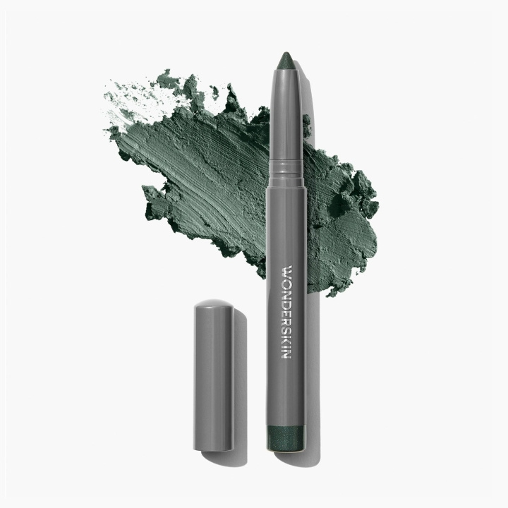 Wonderskin IYKYK Eyeshadow Stick - Green Smoke - 1.4 g i gruppen SKÖNHET & HÄLSA / Makeup / Ögon & Ögonbryn / Ögonskuggor hos TP E-commerce Nordic AB (D07554)